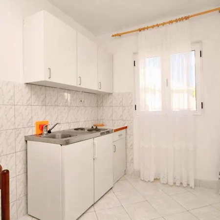Rukavac 2478a Appartement Vis