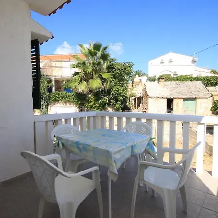 Rukavac 2478a Appartement Vis